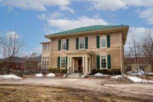 5-bedroom triplex home for sale in Peterborough — 813 Water Street