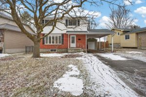 3-bedroom detached home for sale in Frontenac — 821 Mona Drive