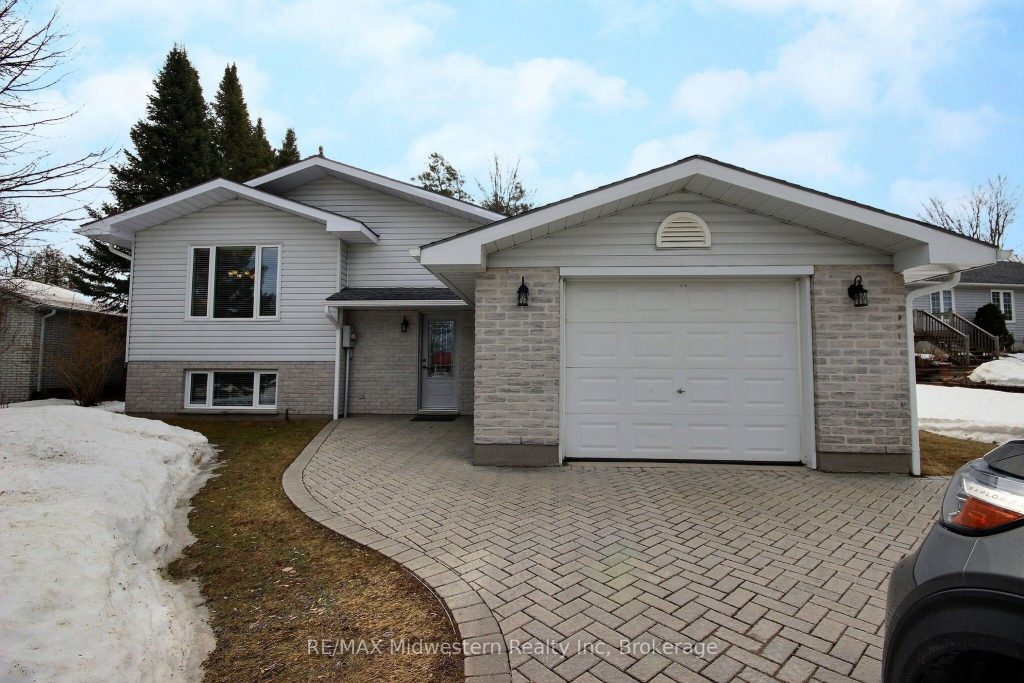 4-bedroom detached home for sale in Grey County — 823016 Massie Road (Photo 1)