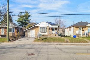 4-bedroom home for sale in Hamilton — 823 Queensdale Avenue E