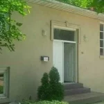 7-bedroom detached home for sale in Hamilton — 82 Whitney Avenue (Photo 3)