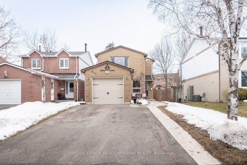 3-bedroom detached home for sale in Halton — 833 Laurier Avenue (Photo 1)