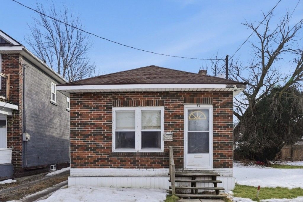 1-bedroom detached home for sale in Port Colborne — 83 Nickel Street (Photo 1)