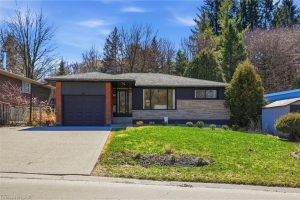 3-bedroom home for sale in Dundas — 84 Pleasant Avenue