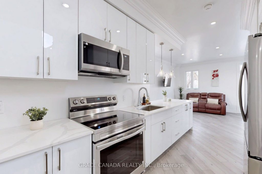 3-bedroom detached home for sale in Hamilton — 85 Albany Avenue (Photo 1)