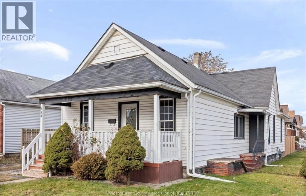 3-bedroom home for sale in Windsor — 894 University Avenue (Photo 1)