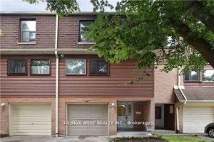 3-bedroom condo townhouse for rent in Toronto — 8 - 120 Murison Boulevard