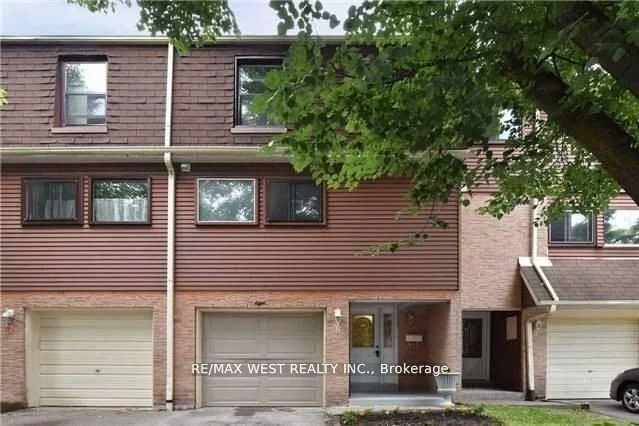 3-bedroom condo townhouse for rent in Toronto — 8 - 120 Murison Boulevard (Photo 1)