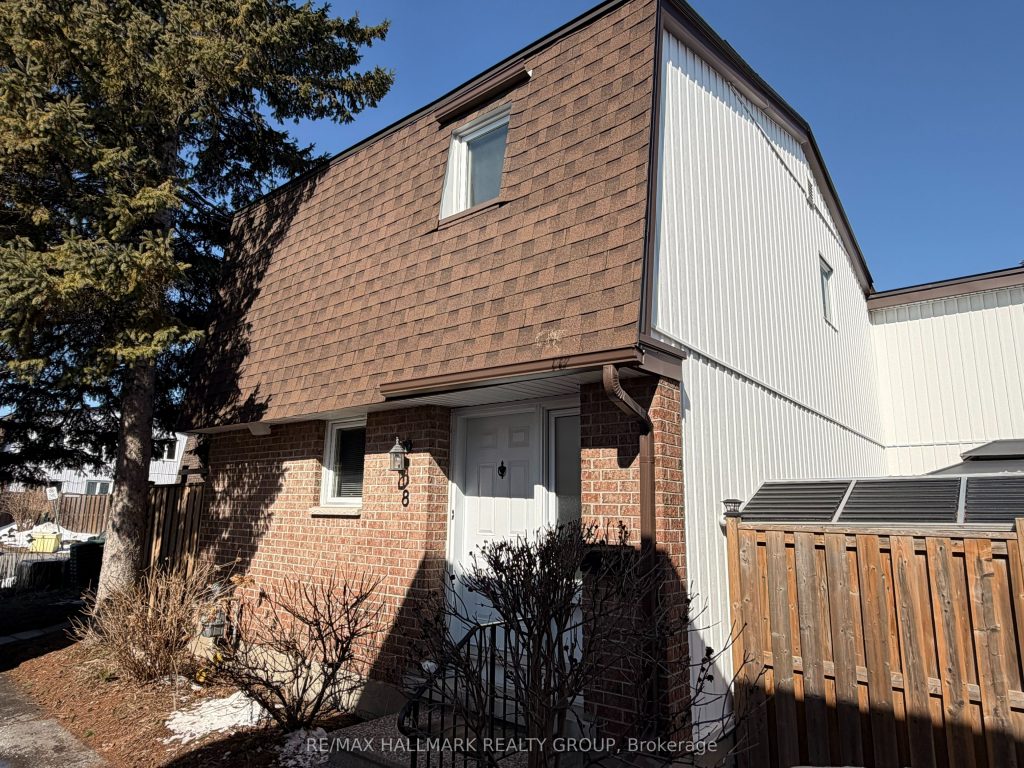 3-bedroom condo townhouse for sale in Ottawa — 8 - 837 Eastvale Drive (Photo 1)