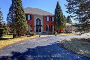 4-bedroom detached home for sale in Halton — 8 Deer Run Crescent