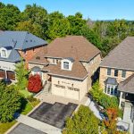4-bedroom detached home for sale in Halton — 8 Deer Run Crescent (Photo 3)