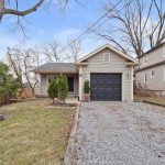2-bedroom detached home for sale in Niagara — 8 Emmett Street (Photo 2)