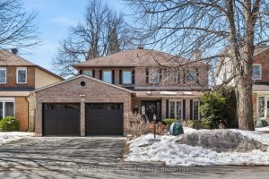 4-bedroom detached home for sale in Ottawa — 8 Huntsman Crescent