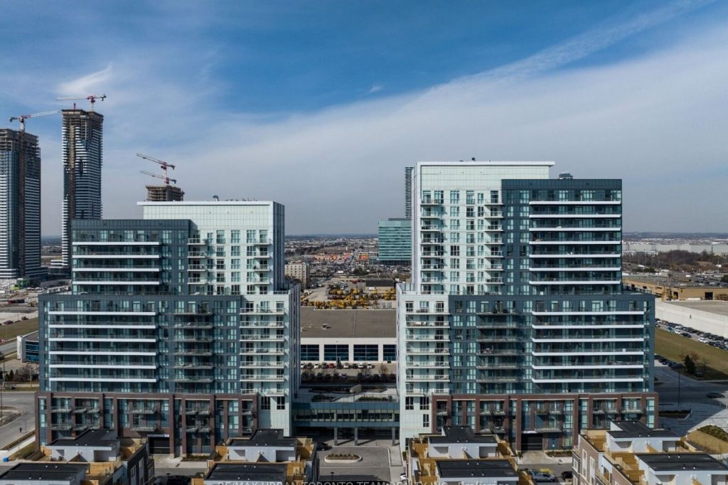 1-bedroom condo apartment for rent in Vaughan — 901 - 38 Honeycrisp Crescent (Photo 1)