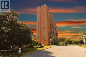 3-bedroom home for sale in Toronto — 904 - 90 Ling Road