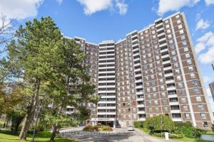 3-bedroom condo apartment for rent in Toronto — 909 - 10 Edgecliff Golfway