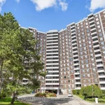 3-bedroom condo apartment for rent in Toronto — 909 - 10 Edgecliff Golfway (Photo 3)