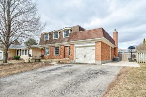 4-bedroom detached home for sale in Perth — 90 Windemere Crescent