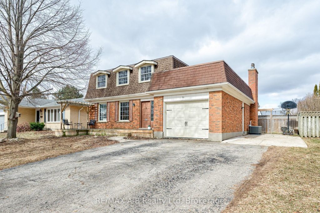 4-bedroom detached home for sale in Perth — 90 Windemere Crescent (Photo 1)