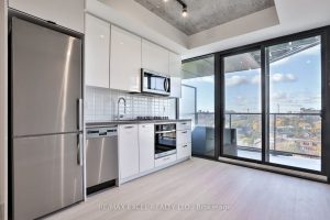1-bedroom condo apartment for rent in Toronto — 914 - 195 Mccaul Street