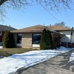 3-bedroom detached home for sale in Hamilton — 918 Upper Ottawa Street (Photo 2)
