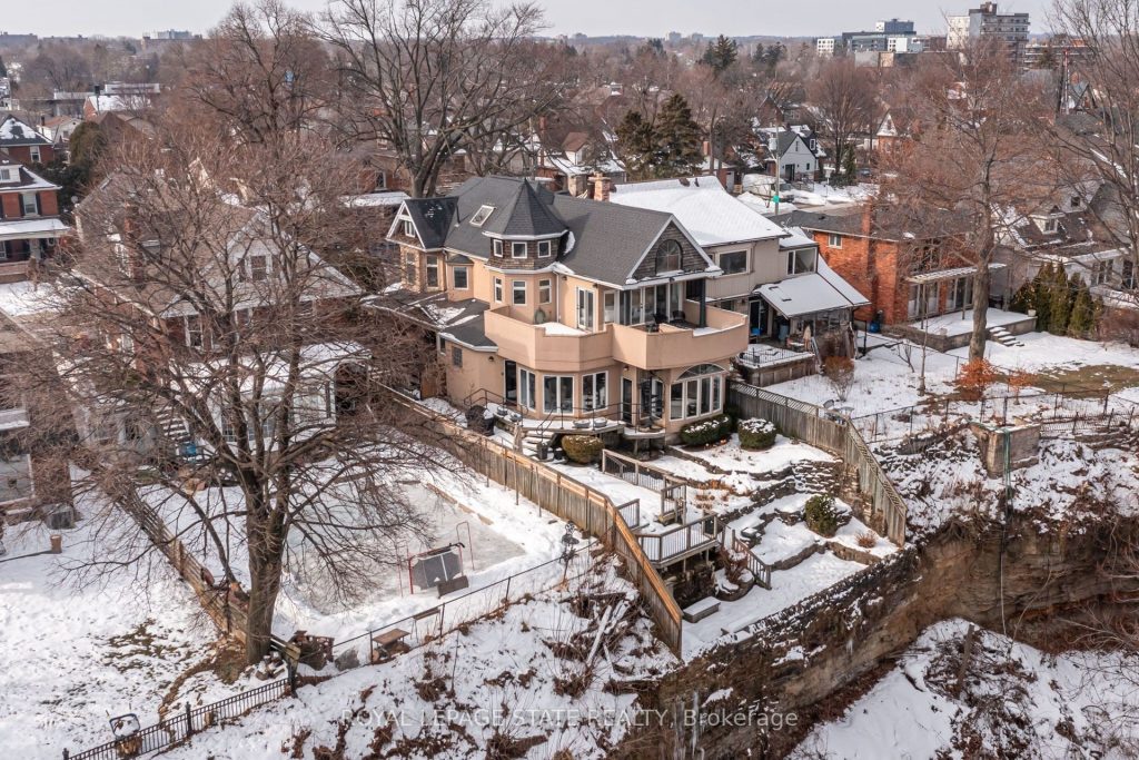 5-bedroom detached home for sale in Hamilton — 91 Mountain Park Avenue (Photo 1)