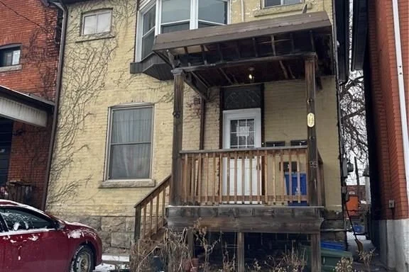 3-bedroom duplex home for rent in Hamilton — 95 Sanford Avenue N (Photo 1)