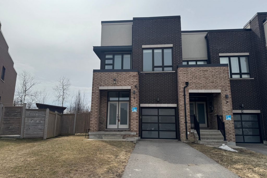 3-bedroom att/row/townhouse for sale in York — 9 Dariole Drive (Photo 1)