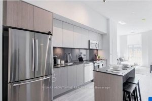 2-bedroom condo apartment for rent in Oakville — A0336 - 125 Bronte Road