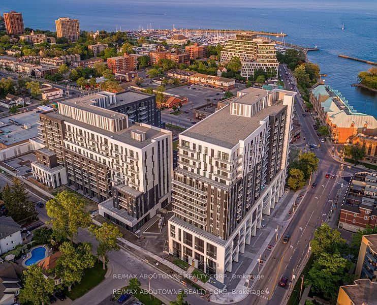 1-bedroom condo apartment for rent in Oakville — B0201 - 133 Bronte Road (Photo 1)