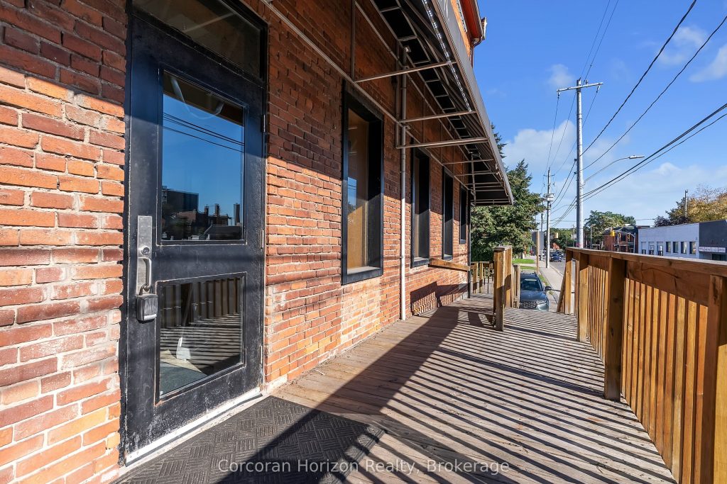 Studio office home for rent in Hamilton — B2 - 15 Wellington Street N (Photo 1)