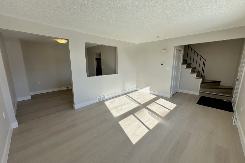 3-bedroom att/row/townhouse for rent in Welland — B - 107 Endicott Terrace (Photo 1)
