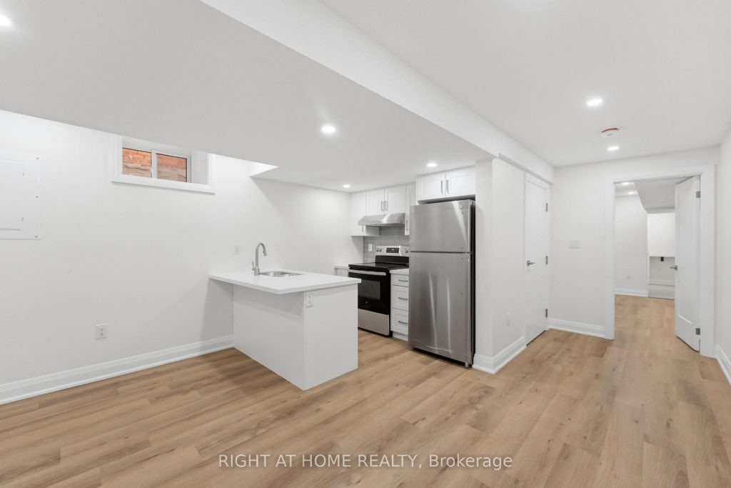 1-bedroom lower level home for rent in Hamilton — LOWER - 187 Oak Avenue (Photo 1)