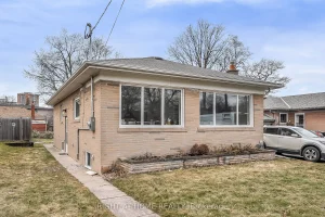 3-bedroom detached home for rent in Toronto — Lower - 10 Golfwood Heights