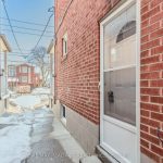 1-bedroom detached home for rent in Toronto — Lower - 20 Castleton Avenue (Photo 2)