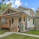 3-bedroom home for rent in Windsor — MAIN - 3222 Peter Street (Photo 2)