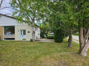 3-bedroom semi-detached home for rent in Richmond Hill — MainFlr - 358 Browndale Crescent