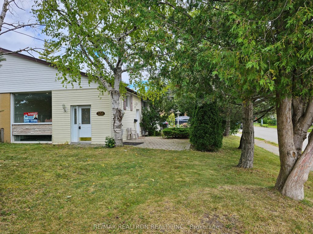 3-bedroom semi-detached home for rent in Richmond Hill — MainFlr - 358 Browndale Crescent (Photo 1)