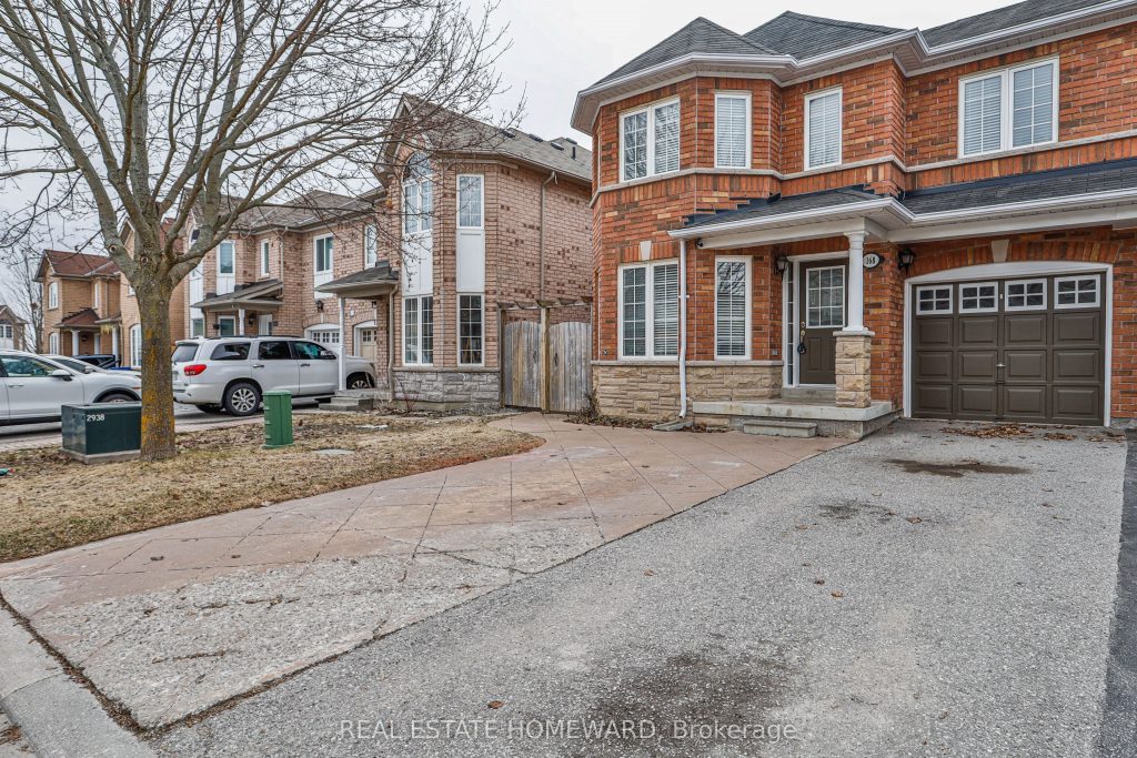 4-bedroom semi-detached home for rent in East Gwillimbury — Main - 168 Wainscot Avenue (Photo 1)