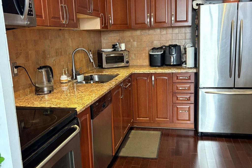 3-bedroom condo apartment for sale in Toronto — PH15 - 11 Wincott Drive (Photo 1)
