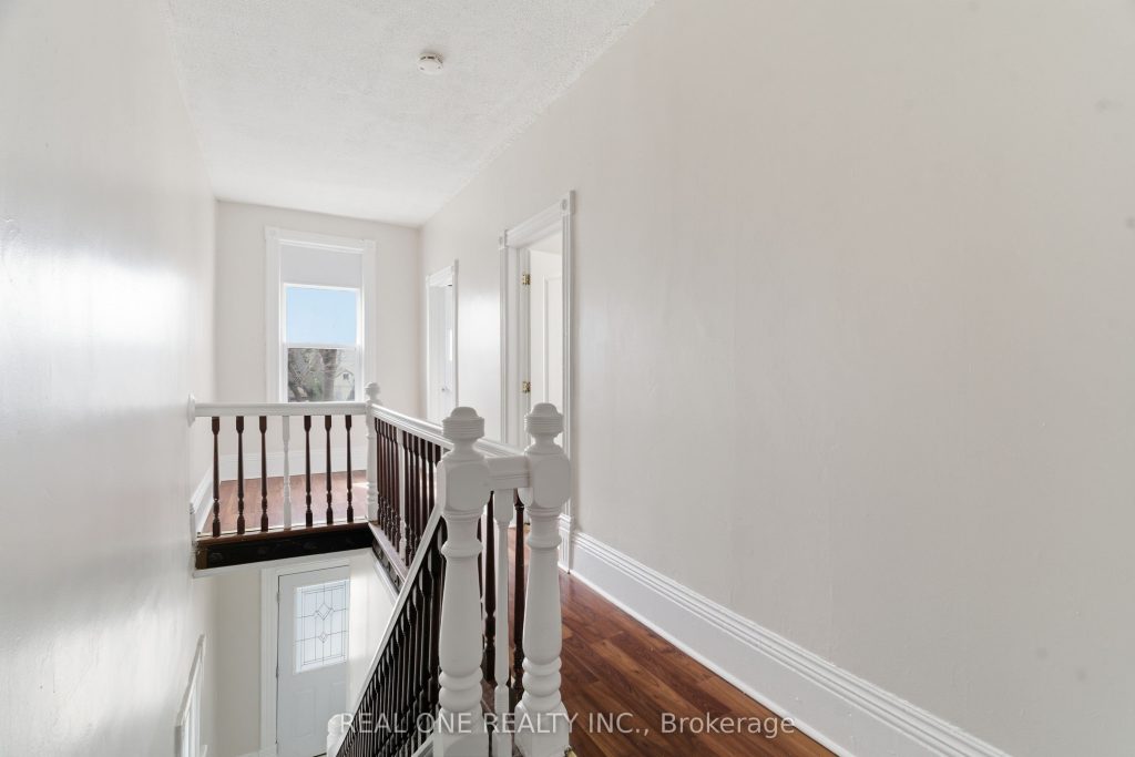 2-bedroom duplex home for rent in Brantford — Upper - 162 Darling Street (Photo 1)