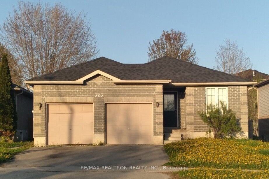3-bedroom detached home for rent in Barrie — Upper - 323 Johnson Street (Photo 1)