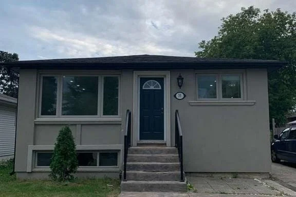 3-bedroom home for rent in Hamilton — Upper - 35 Folkestone Avenue (Photo 1)