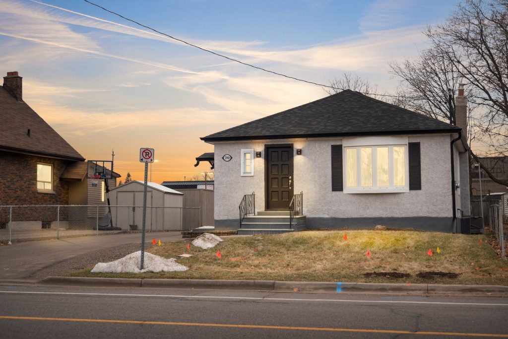 3-bedroom detached home for rent in Oshawa — Upper - 590 Athol Street E (Photo 1)