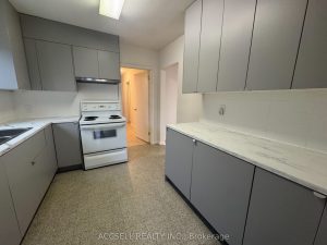 3-bedroom triplex home for rent in Toronto — Upper - 99 Kenwood Avenue