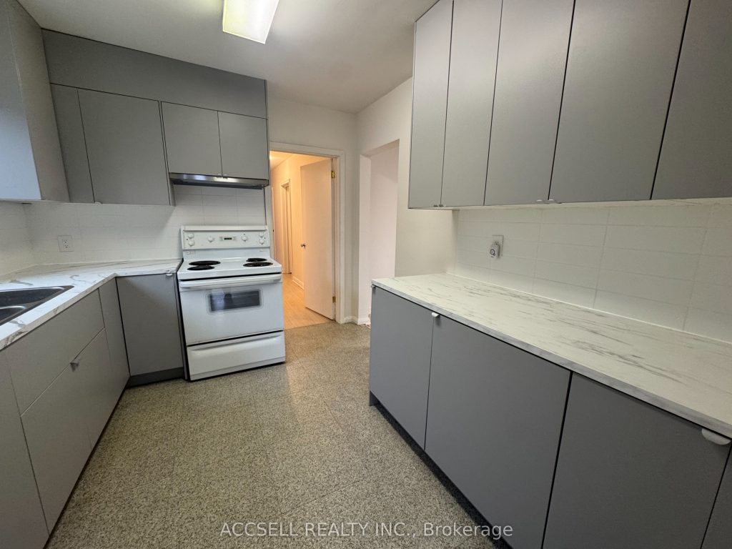 3-bedroom triplex home for rent in Toronto — Upper - 99 Kenwood Avenue (Photo 1)