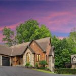 6-bedroom home for sale in Ancaster — 100 Seneca Drive (Photo 3)