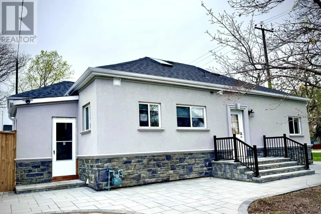 2-bedroom home for rent in Hamilton — 101 - 831 Beach Boulevard (Photo 1)