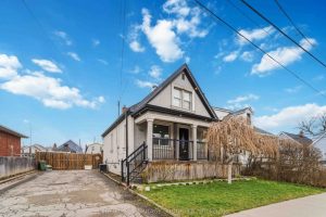3-bedroom detached home for sale in Hamilton — 103 Edinburgh Avenue