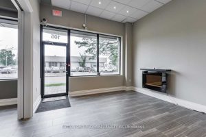 Studio commercial retail home for sale in Richmond Hill — 105 - 10376 Yonge Street